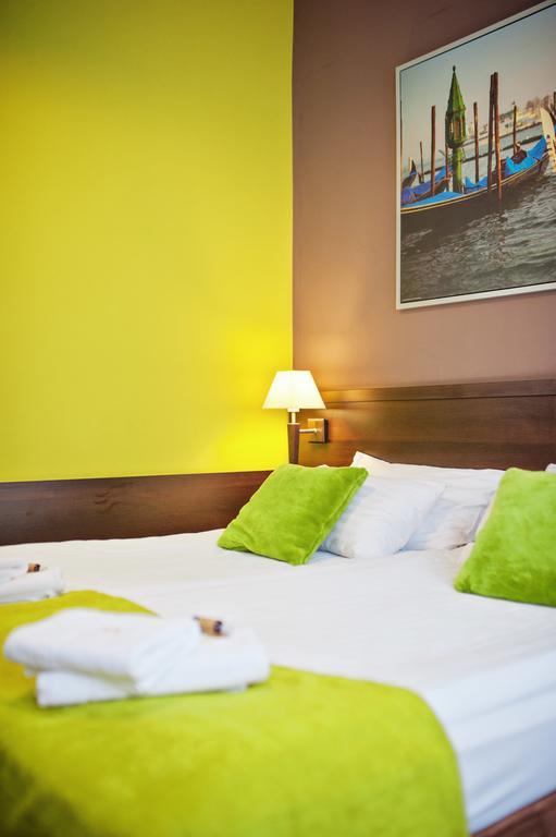 Ttrooms Poznań Exteriör bild