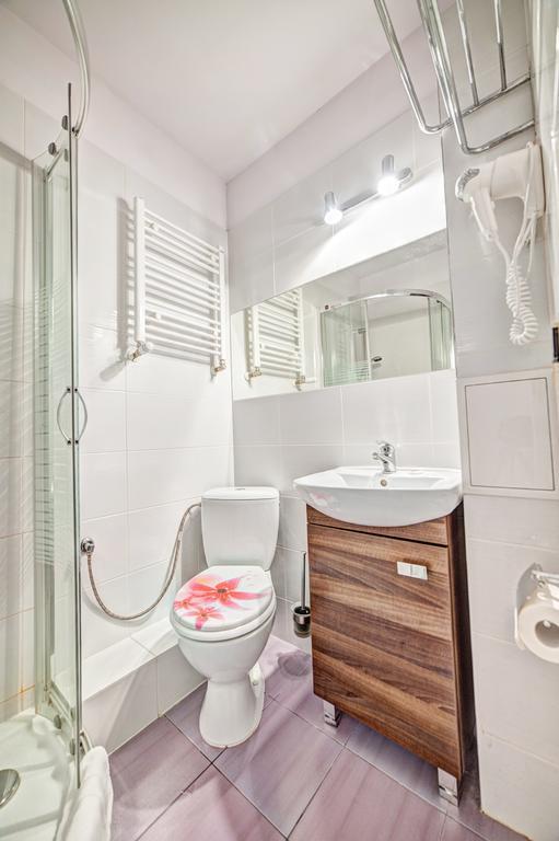 Ttrooms Poznań Exteriör bild